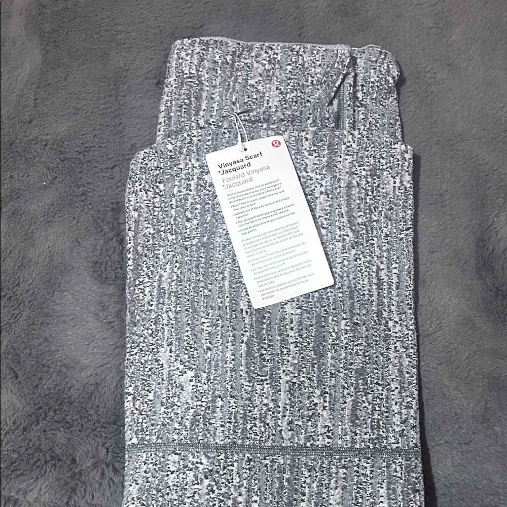 Lululemon Athletica Black and White Vinyasa Scarf